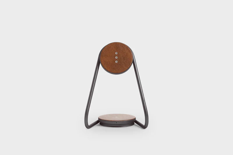 MAG:2 - Classics Leather Wireless Dual Charging Stand - Saddle