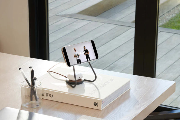MAG:2 - Classics Leather Wireless Dual Charging Stand - Saddle