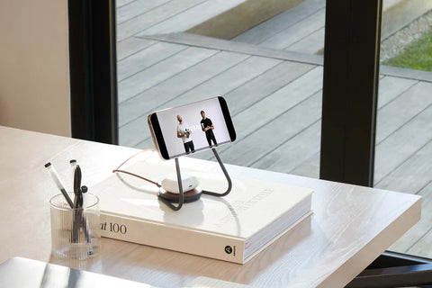 MAG:2 - Classics Leather Wireless Dual Charging Stand - Saddle